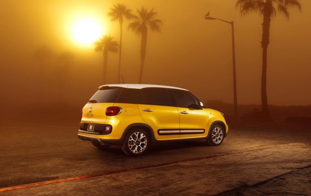 2014 Fiat 500L Lounge (9).jpg